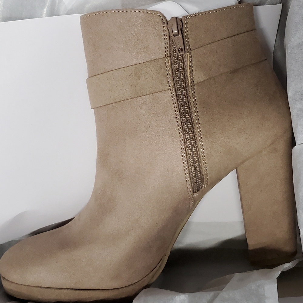 *NWT* Lauren Conrad | Women's Boots | Size 10 Wide